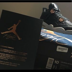 Retro Jordan 4 Obsidians